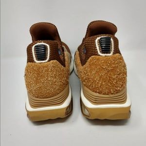 nike shox gravity elemental gold